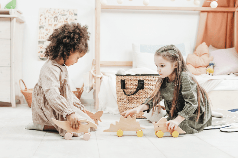 children engaging in associative play
